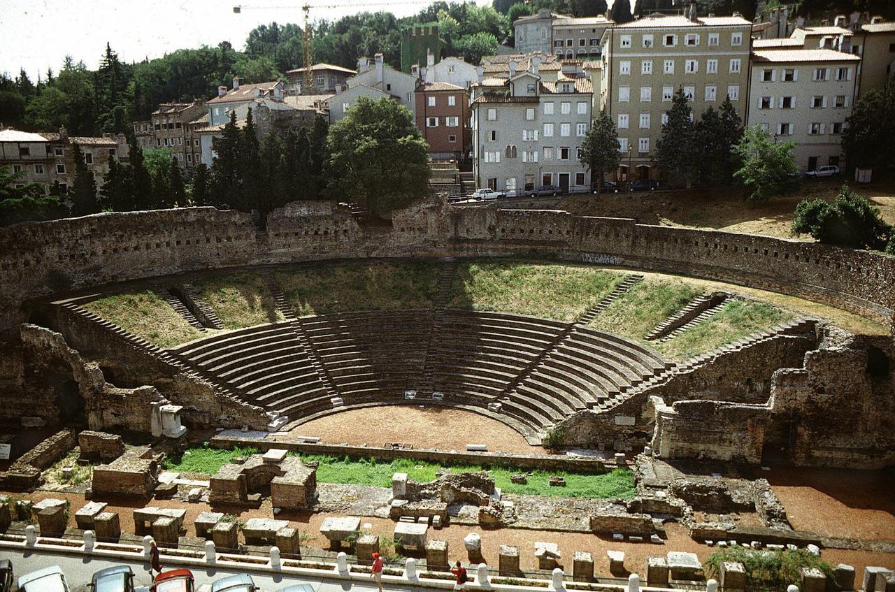 Residence Teatro Romano Triest Zewnętrze zdjęcie